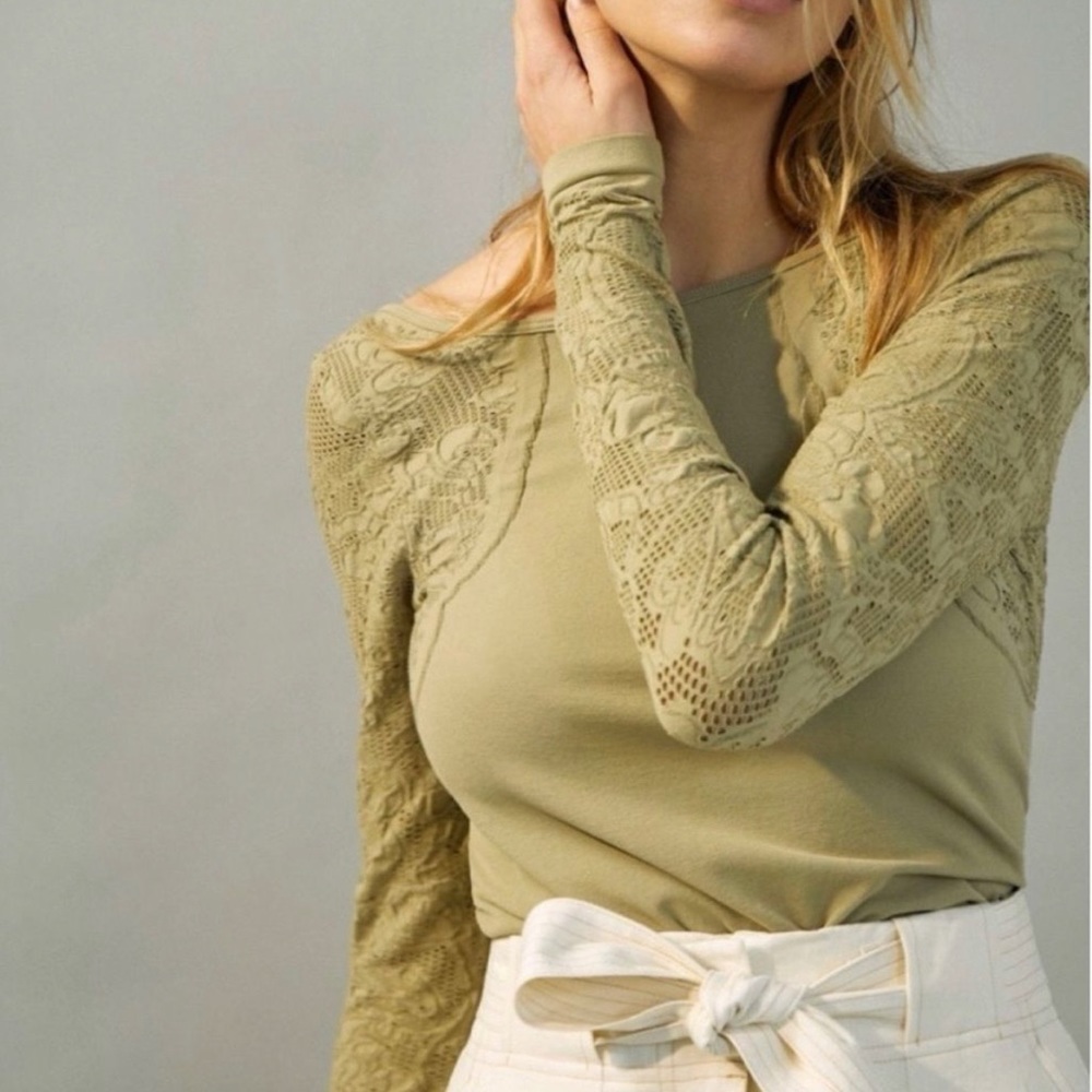by ANTHROPOLOGIE SEAMLESS BOAT NECK CARBON GRAY TOP